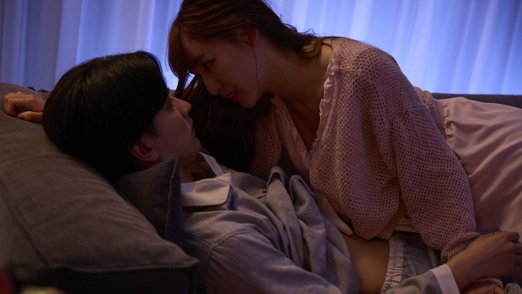 俳優の瀬戸利樹と浅川梨奈