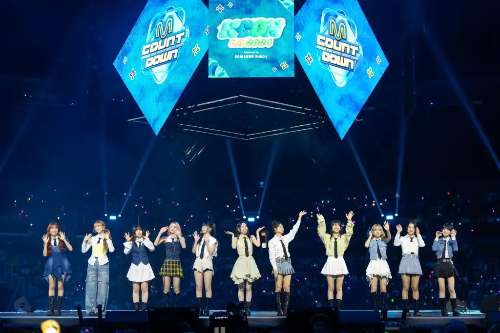 ME:Iが『KCON LA 2024』でパフォーマンスを披露する写真