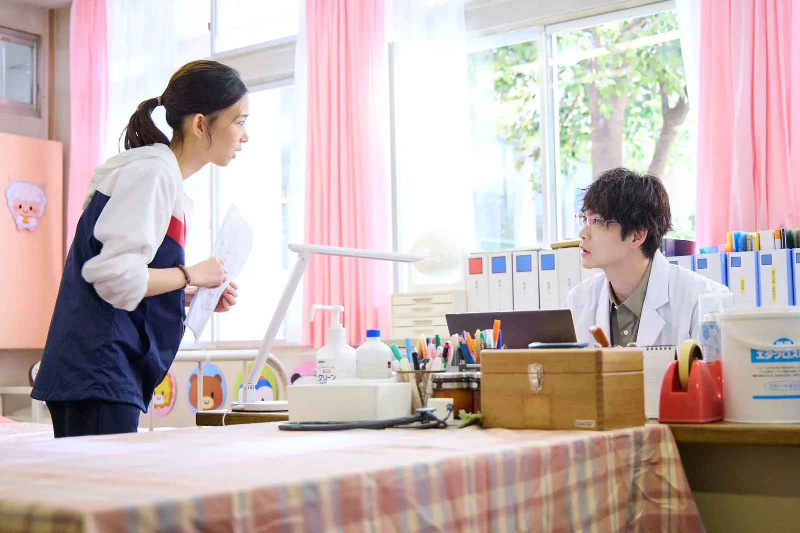 『放課後カルテ』第2話 篠谷(森川葵)と牧野(松下洸平)