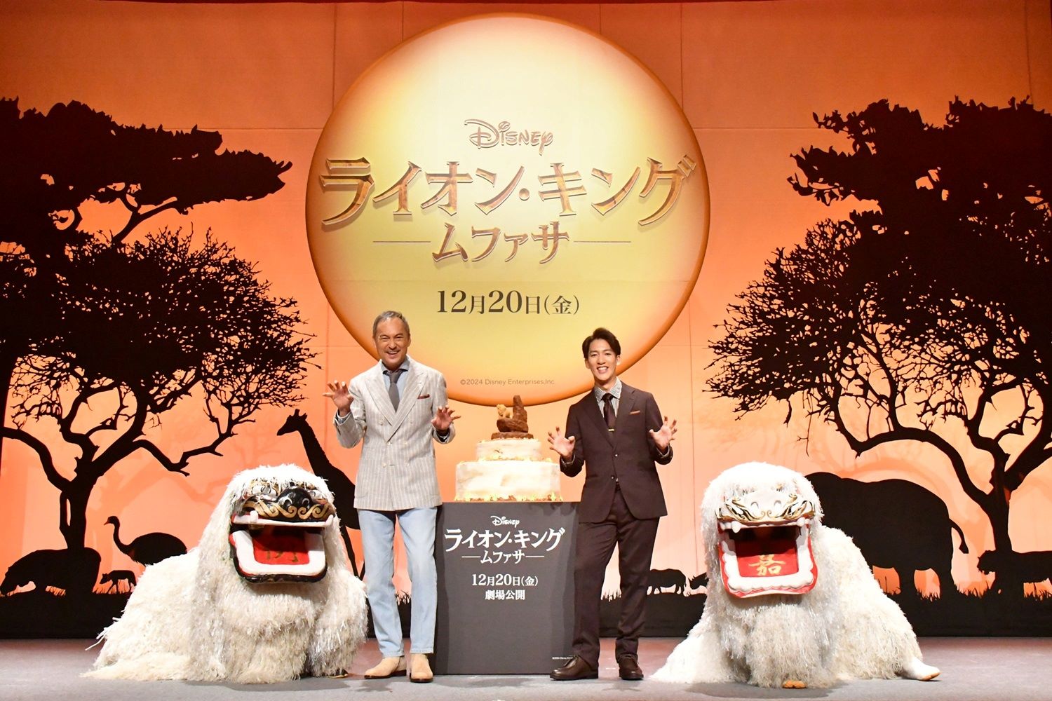 俳優の渡辺謙と、歌舞伎役者で俳優の　尾上右近