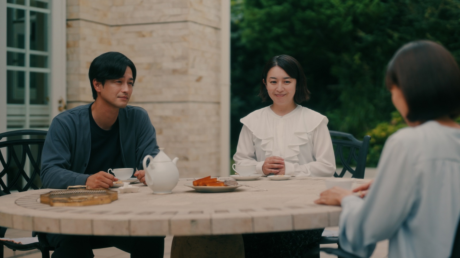 橘豊(竹財輝之助)、橘京子(酒井美紀)、上村遥(国仲涼子)