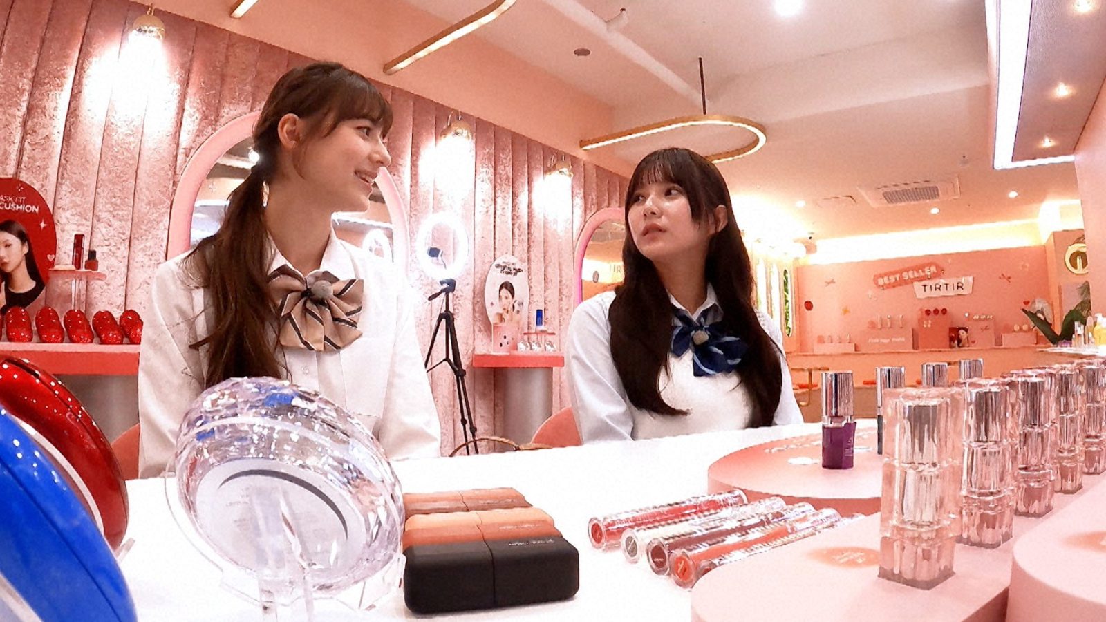 かいら(髙橋快空)と、エミリ(土方エミリ)の写真