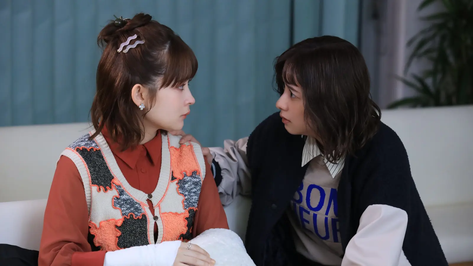 堀田真由、畑芽育の写真