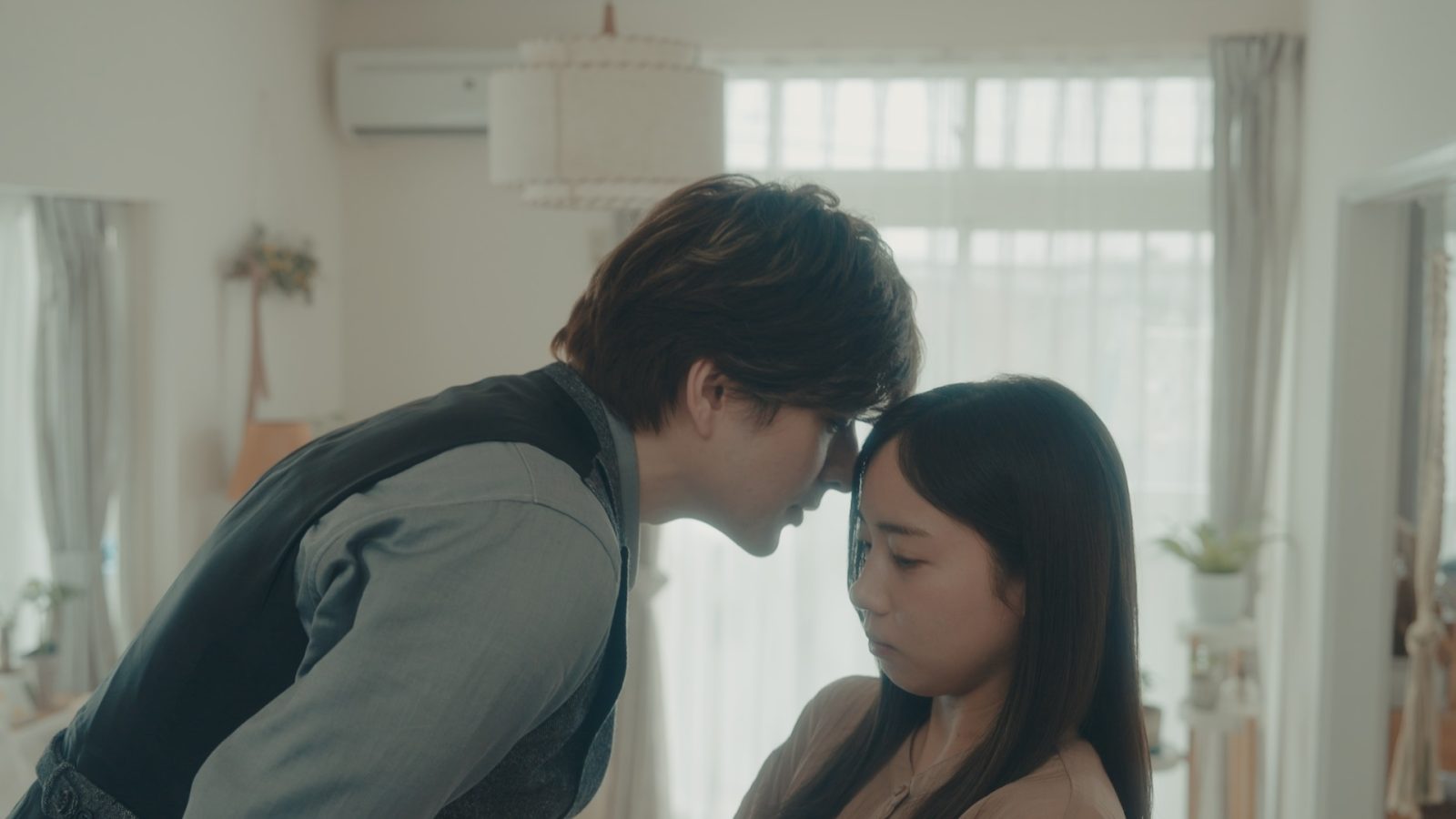 小柴真央(齊藤京子)、安藤創(城田優)の写真