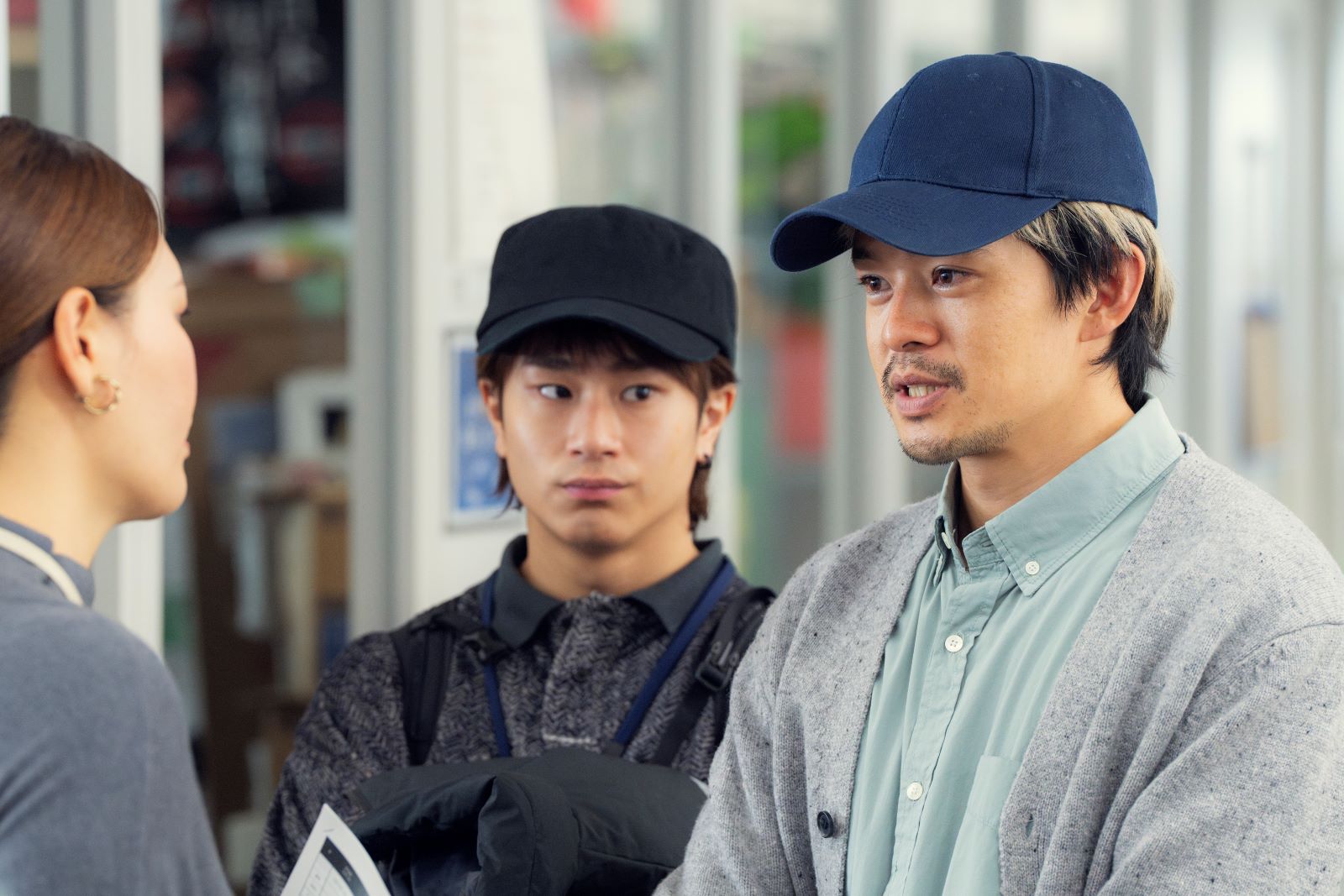 岸本(池松壮亮)、松崎(前田旺志郎)の写真