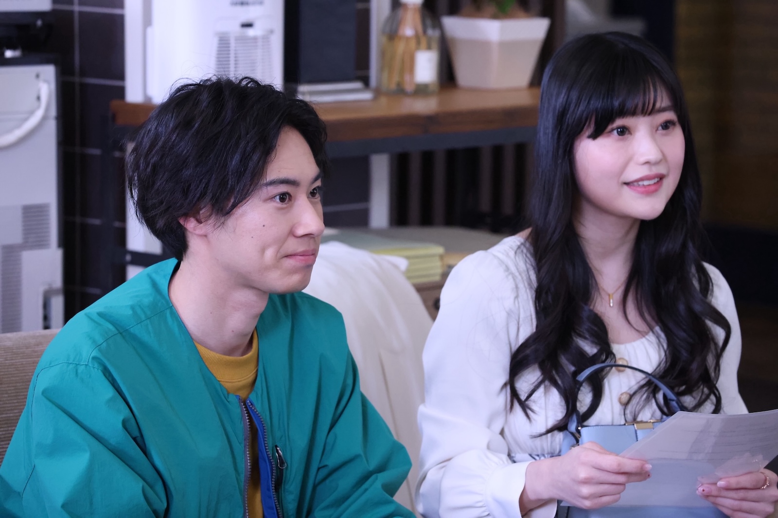 安⽥(⼾塚純貴)と伊藤ひろみ(冨⼿⿇妙)