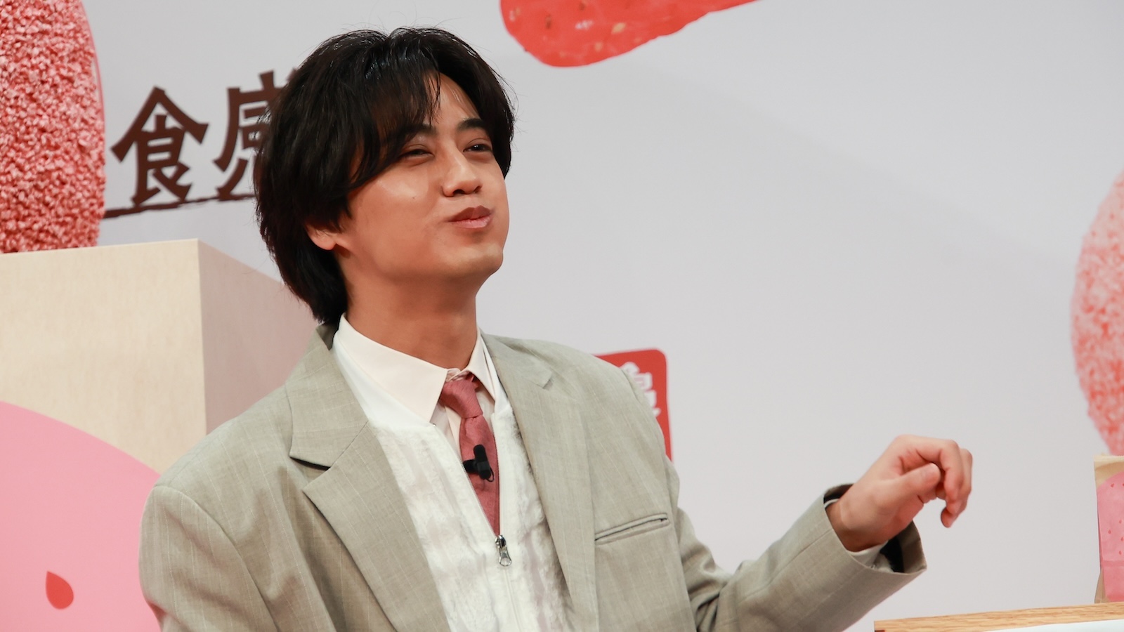 『丸亀うどーなつ』新フレーバー＆新アンバサダー発表会に登壇したKing & Prince・髙橋海人