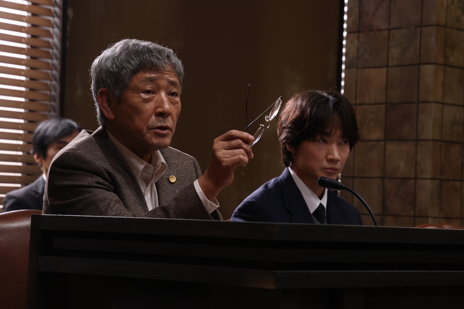 映画『でっちあげ ~殺人教師と呼ばれた男』場面写真