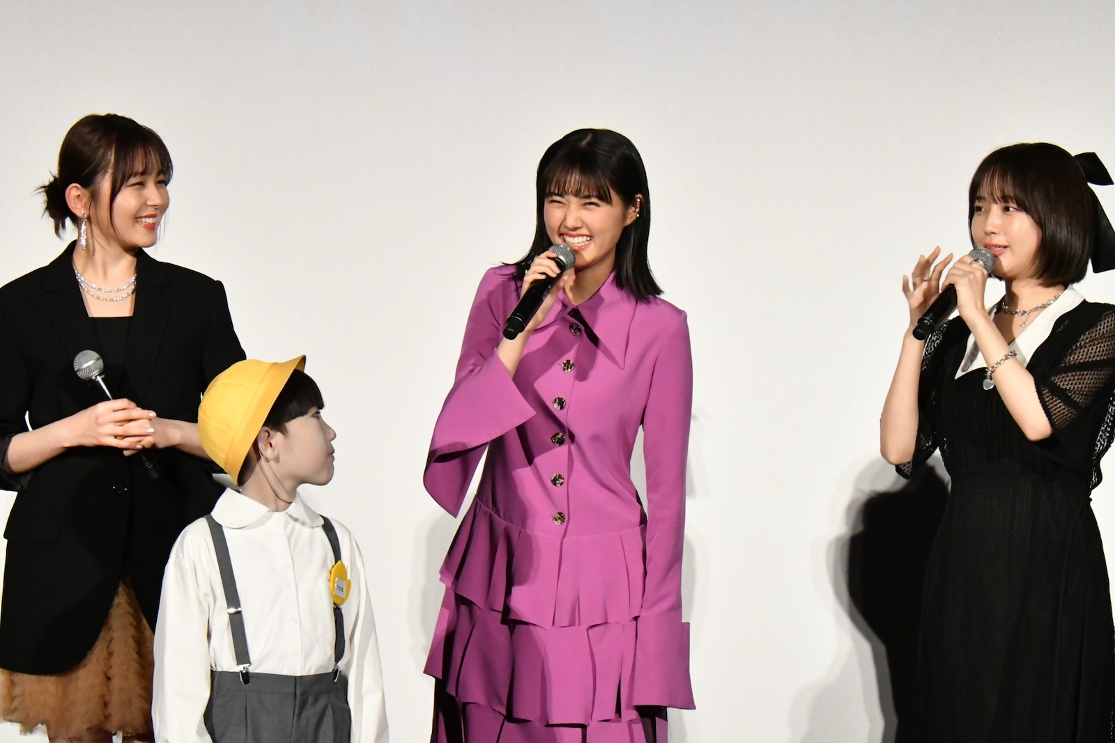映画『見える子ちゃん』の完成披露イベントに出席した久間田琳加、原菜乃華、なえなの