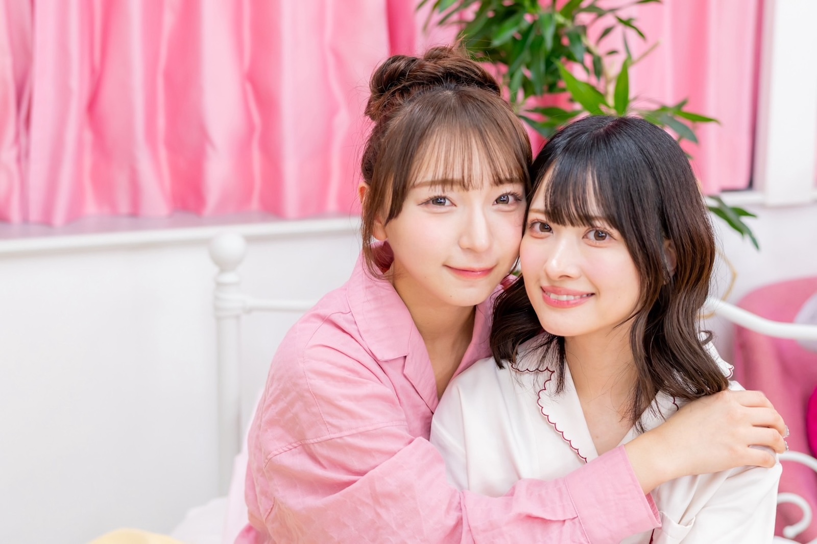 左から:塩川莉世、庄司なぎさ