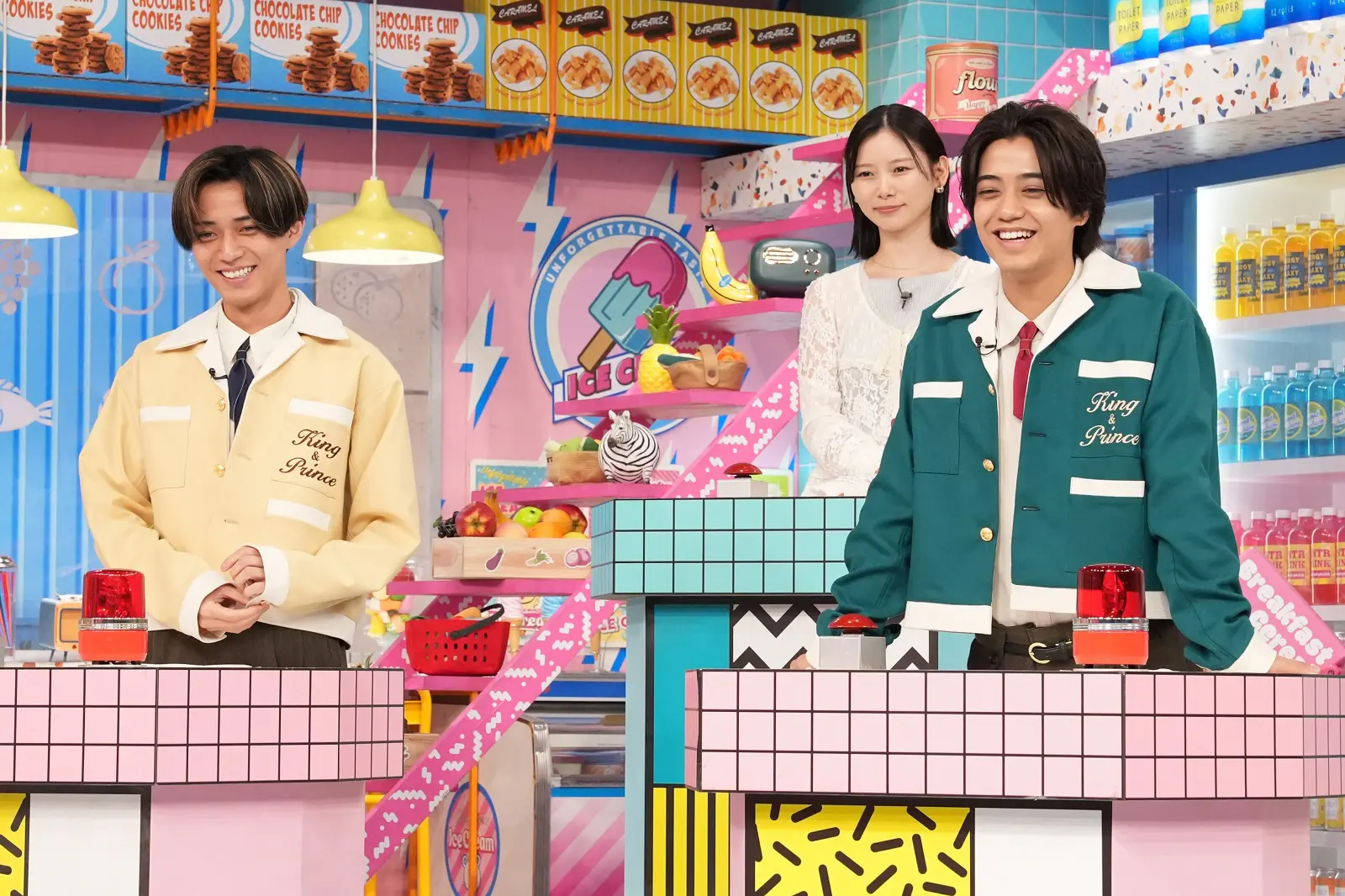 永瀬廉と髙橋海人と朝日奈央の写真