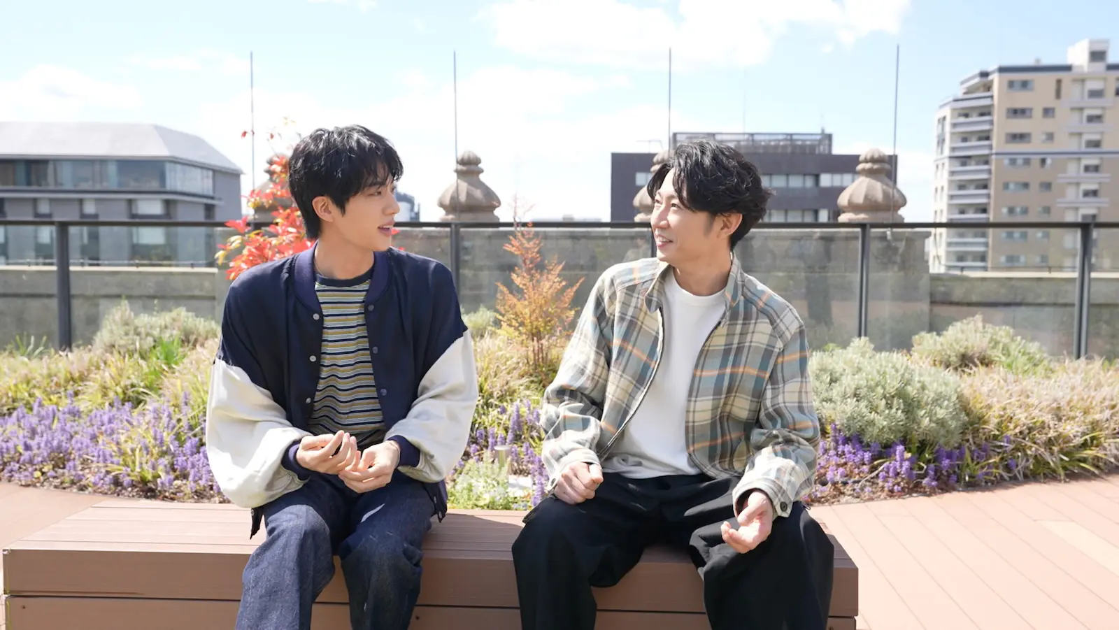 『あの頃からわたしたちは』 特別編に出演する嵐の相葉雅紀とBTSのJIN
