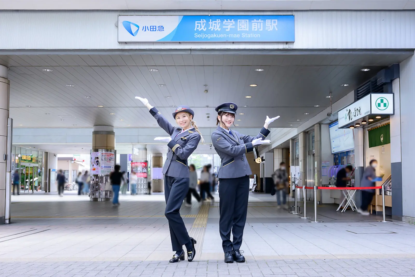 安済知佳と菱川花菜の写真