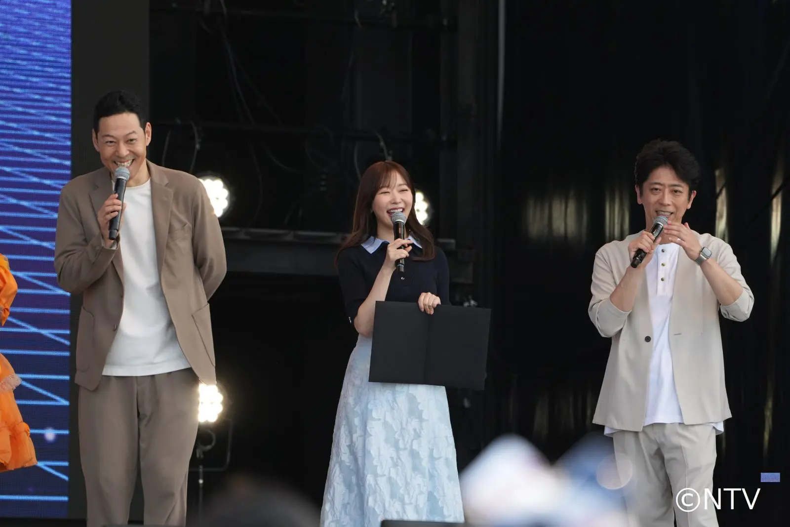 指原莉乃、東野幸治、フットボールアワー・後藤輝基の写真