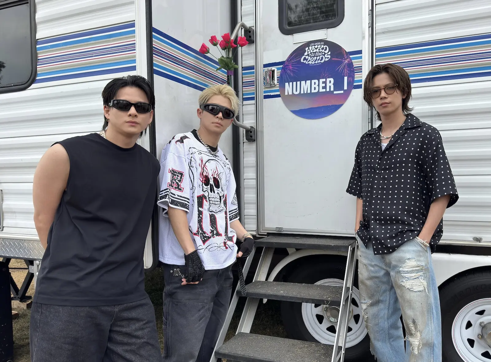 音楽フェスティバル『Head In The Clouds』に出演したNumber_i(平野紫耀、神宮寺勇太、岸優太)