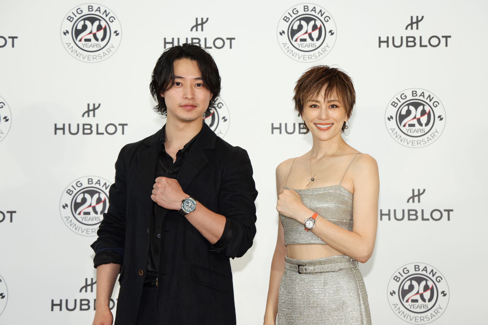 山﨑賢人・米倉涼子写真