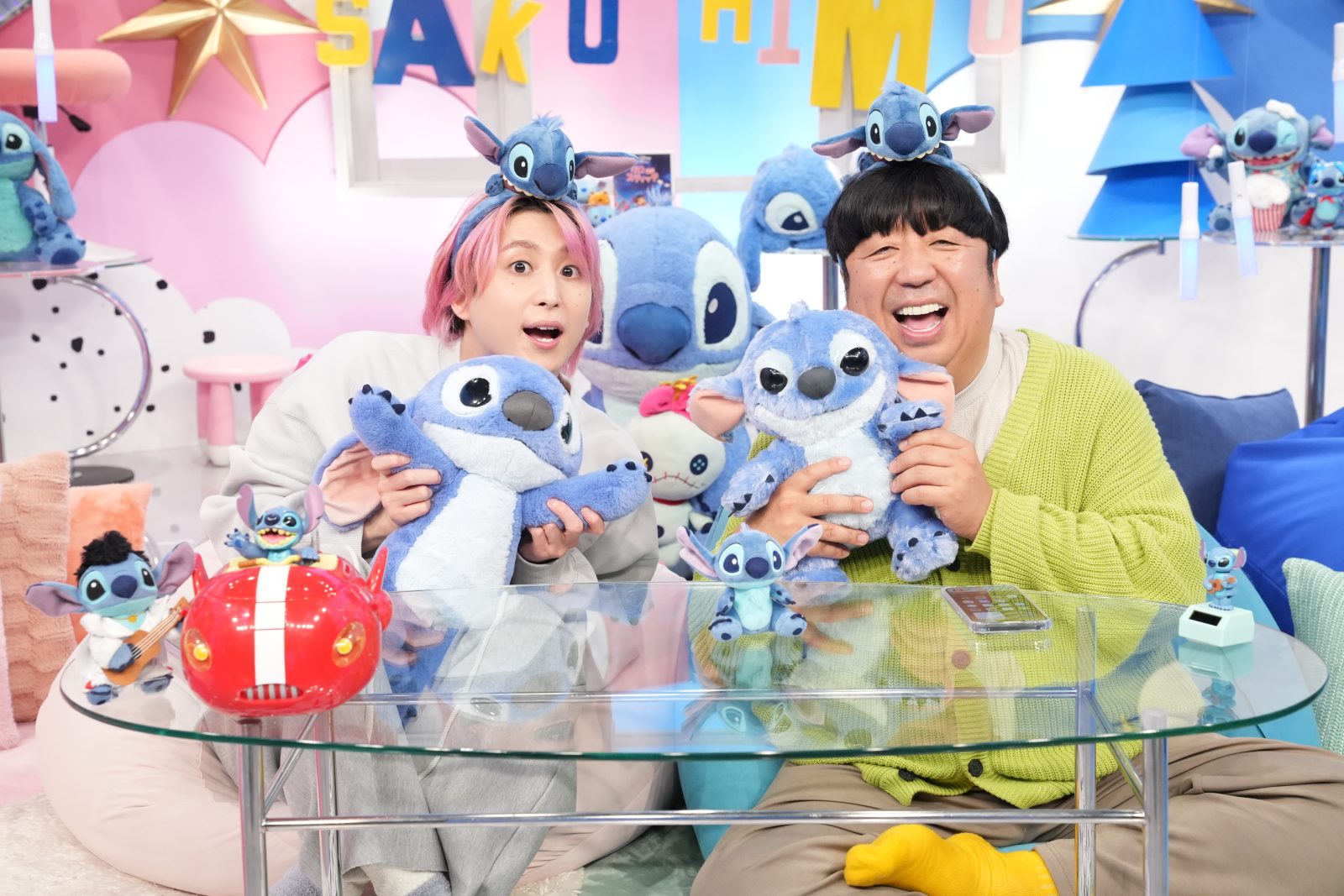 佐久間大介（Snow Man）、日村勇紀（バナナマン）の写真